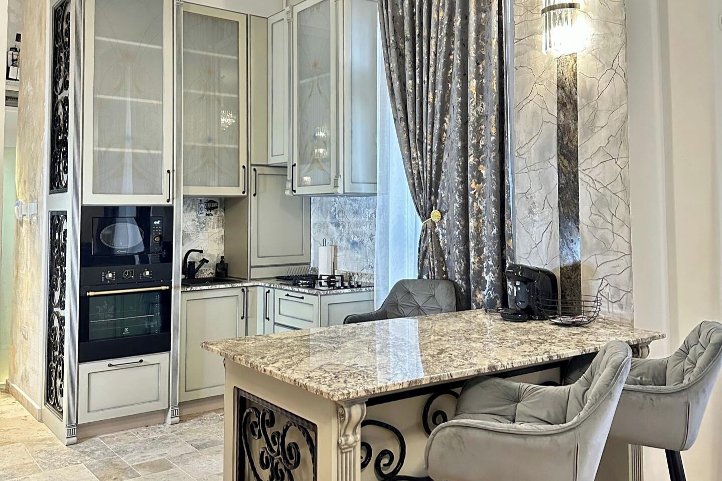 Fridge, microwave, oven, coffee/tea maker