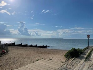 Beach nearby - 59 Whitstable -  One Bedroom Ground Floor Flat (Whitstable)