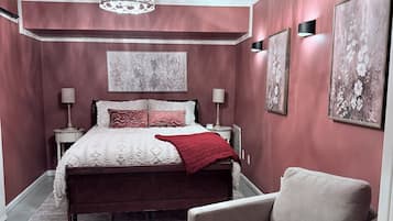 3 bedrooms, iron/ironing board, WiFi, bed sheets