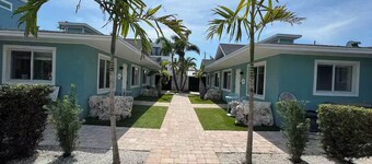 2 Blocks to Beach- 1-Story Retreat-Tropical Courtyard--Villa "St. Thomas"