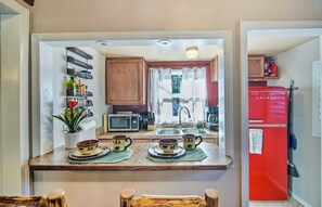 Fridge, microwave, coffee/tea maker, toaster - Cozy Forest Cabin Retreat in Running Springs (Running Springs)