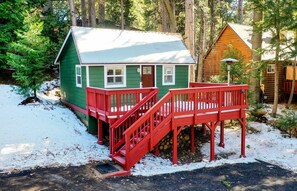 Exterior - Cozy Forest Cabin Retreat in Running Springs (Running Springs)