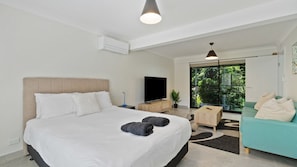 Free WiFi, bed sheets