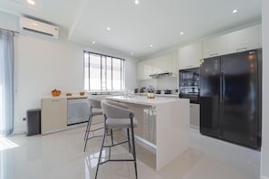 วิลล่า, 3 ห้องนอน, สระว่ายน้ำส่วนตัว, วิวสระว่ายน้ำ | ครัวส่วนตัว