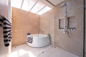 Villa, 3 chambres, piscine privée, vue sur la piscine | Baignoire à remous privée