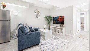 Living area - Charming 2Bed Retreat near Airport & Banff w/ desk (Airdrie)