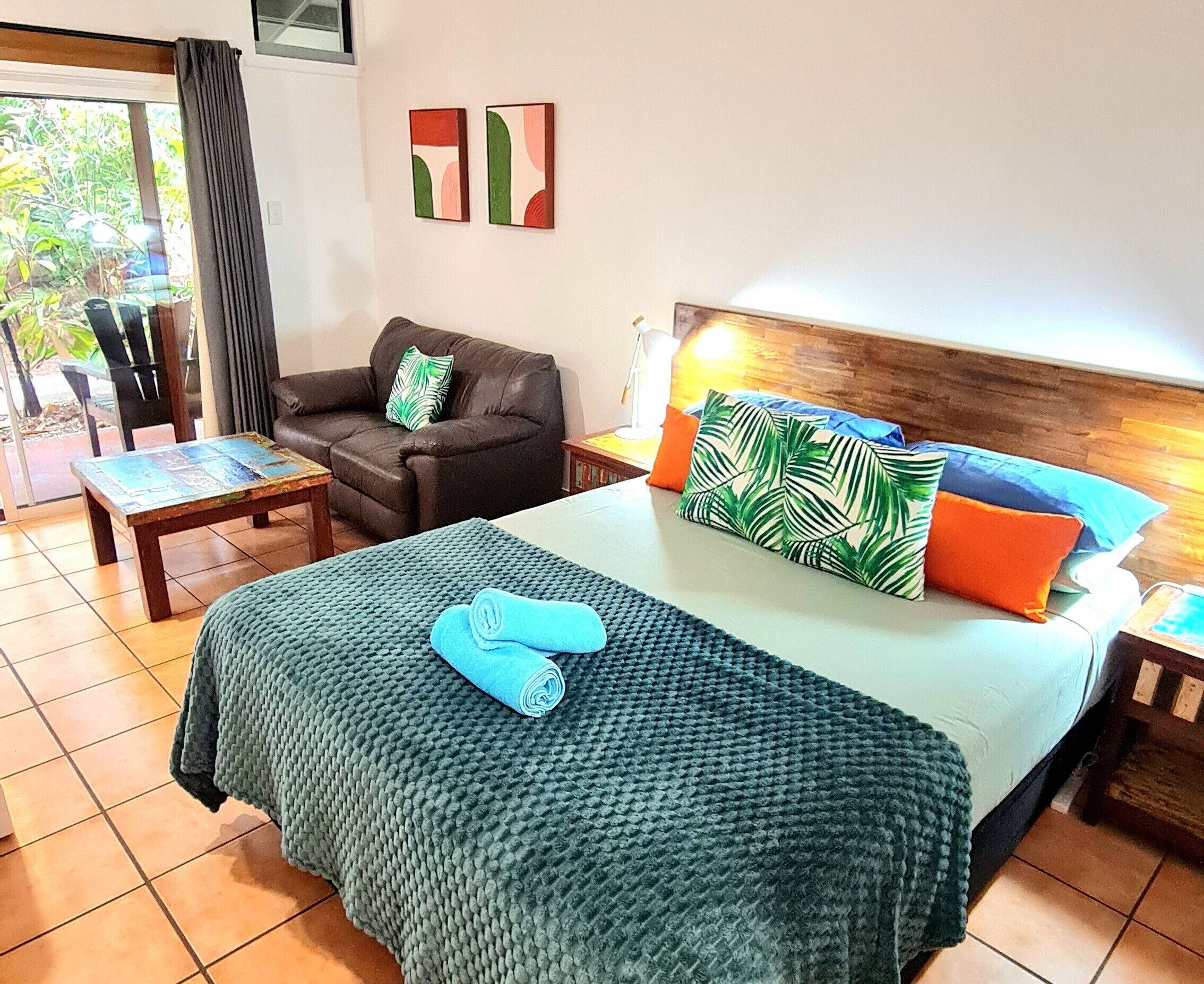 Hypo-allergenic bedding, free WiFi