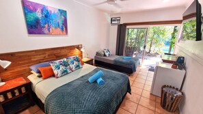 Hypo-allergenic bedding, free WiFi - Rainforest Motel (Mission Beach)