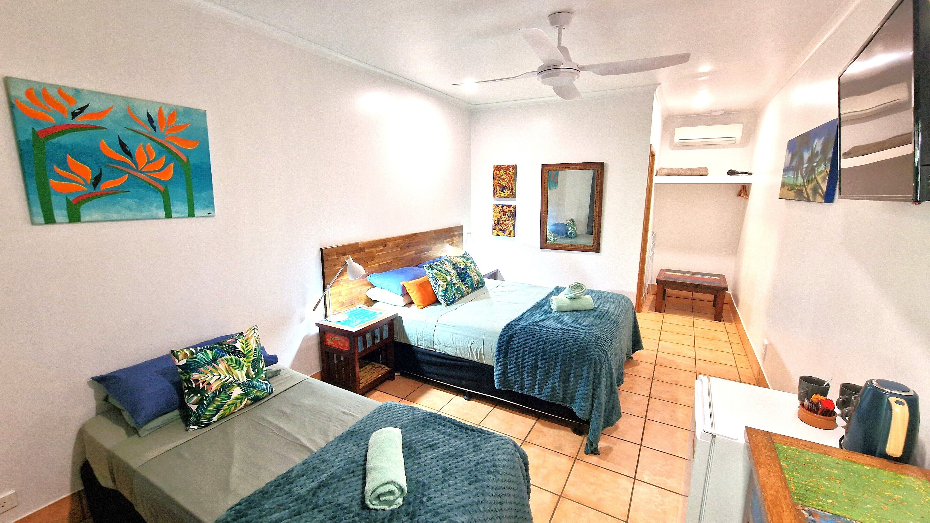 Hypo-allergenic bedding, free WiFi