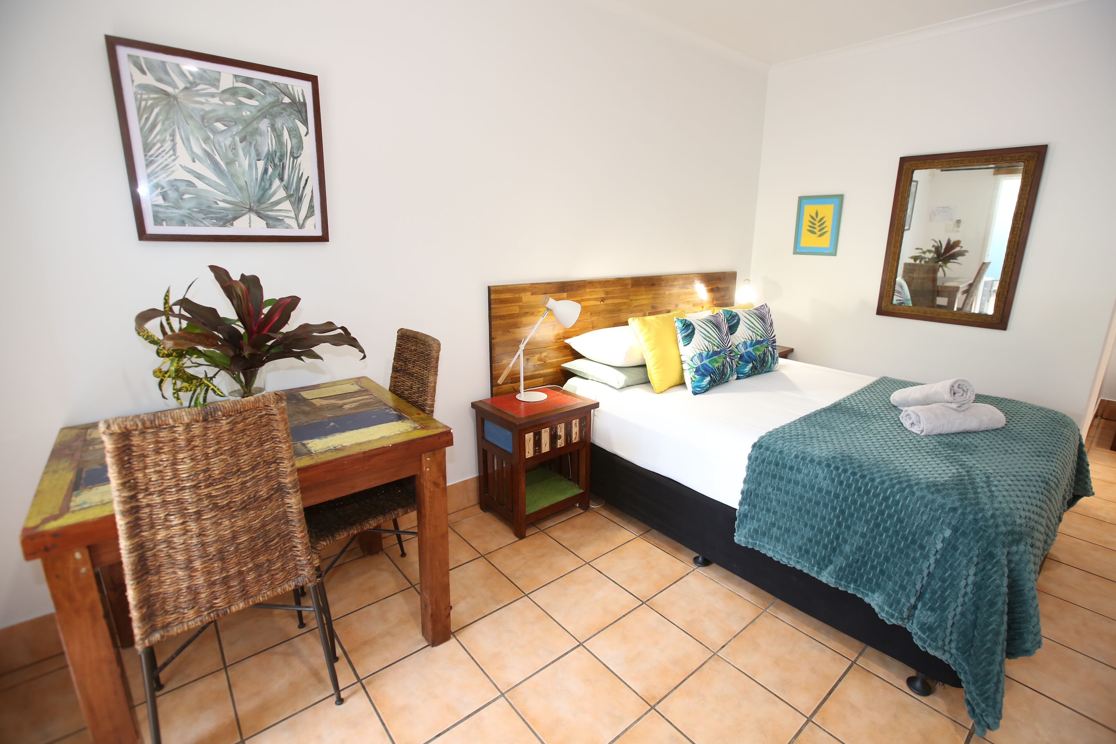 Hypo-allergenic bedding, free WiFi