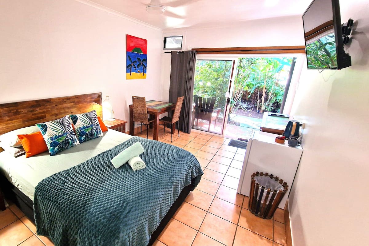 Double Room, Patio, Garden View | Hypo-allergenic bedding available, WiFi (free)