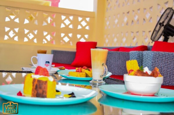 Free daily continental breakfast