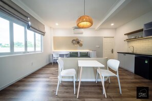 Studio Suite, Balcony, Garden View | Desk, free WiFi