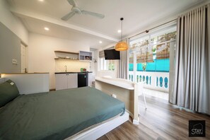 Studio Suite, Balcony, Garden View | Desk, free WiFi