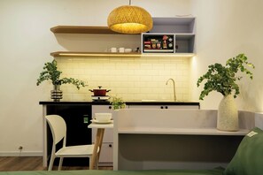 Standard Studio, Garden View | Desk, free WiFi