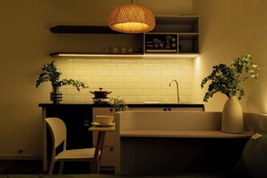 Estudio estándar, vista al jardín | Minibar, escritorio, wifi gratis y ropa de cama 