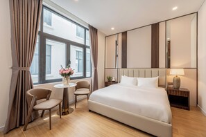 Deluxe Single Room, Kitchenette | Desk, blackout drapes, free WiFi