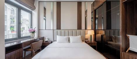 Desk, blackout curtains, free WiFi