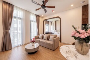 ห้องลักซ์ชัวรี่ซิงเกิล, ห้องครัวขนาดเล็ก | บริเวณนั่งเล่น