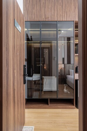 Standard Single Room | Bathroom | Hair dryer, slippers, towels, soap