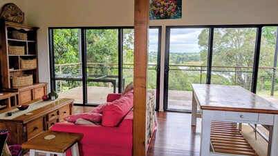 Short term accommodation farm stay on Tinaroo Dam