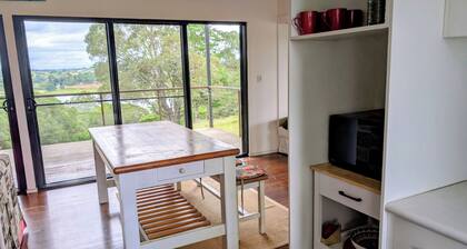 Short term accommodation farm stay on Tinaroo Dam