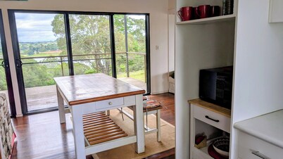 Short term accommodation farm stay on Tinaroo Dam