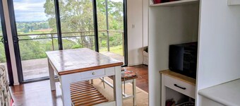 Short term accommodation farm stay on Tinaroo Dam