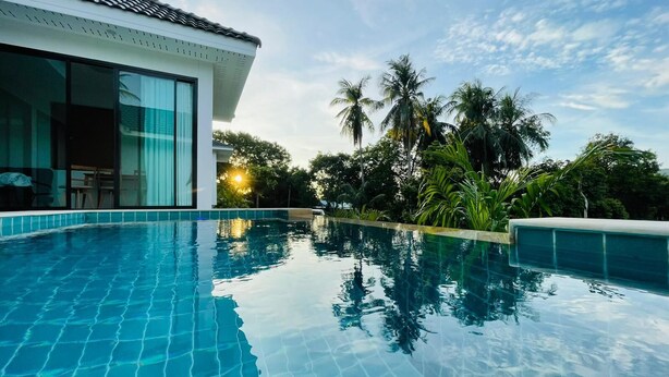 Outdoor pool - Nirvana Phangan Villas (Tambon Ko Pha-ngan)