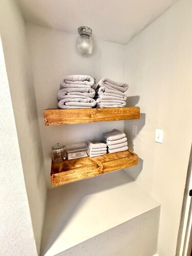 Centrally located charming 1-bedroom house in Mesquite