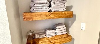 Centrally located charming 1-bedroom house in Mesquite