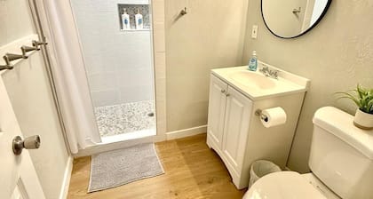 Centrally located charming 1-bedroom house in Mesquite