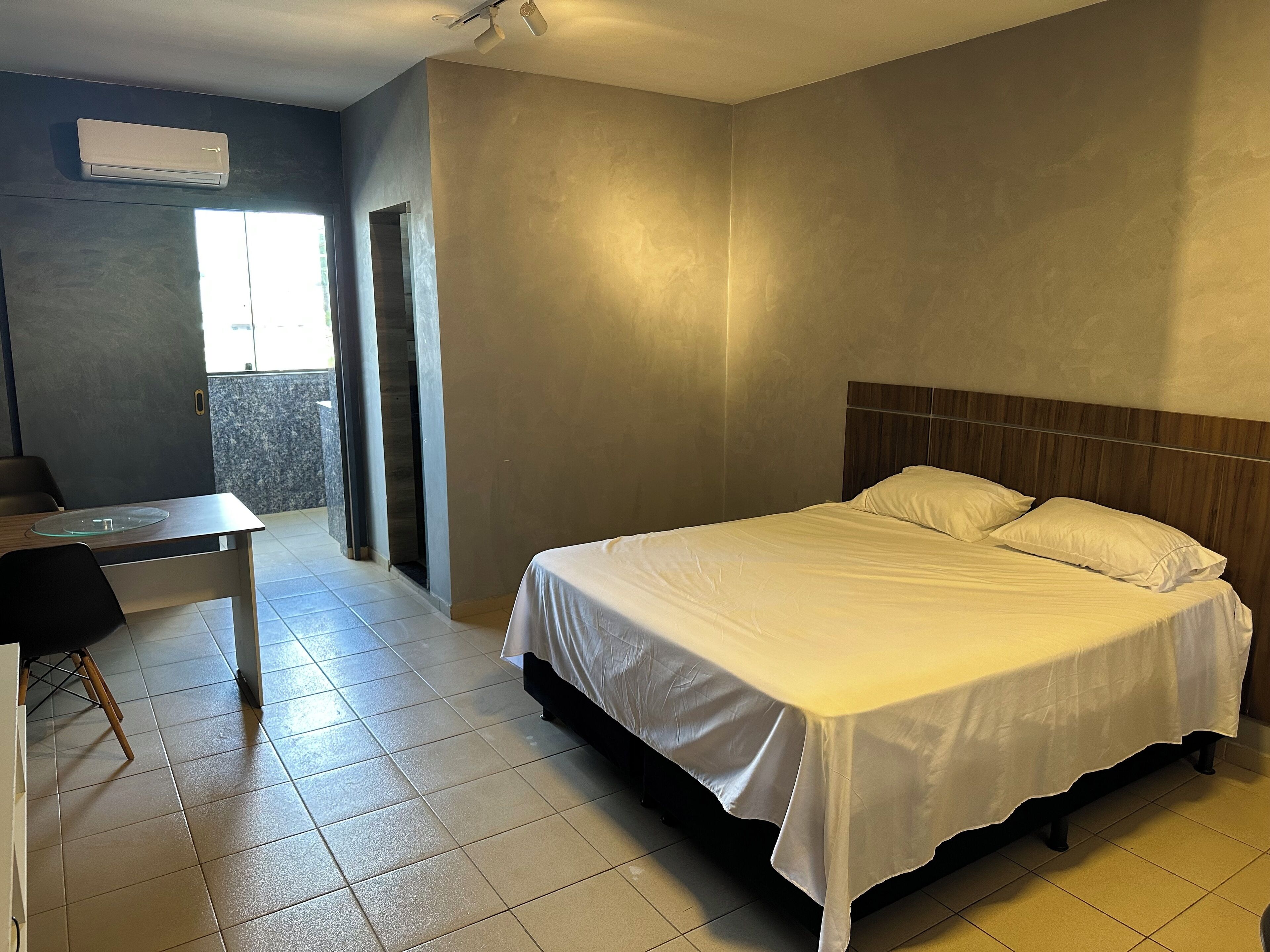 1 quarto, escrivaninha, Wi-Fi de cortesia, roupa de cama