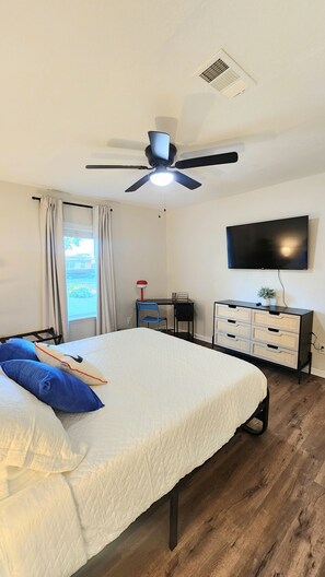 3 عدّة غرف نوم ومكتب ومكواة/لوح كي وسرير سفر