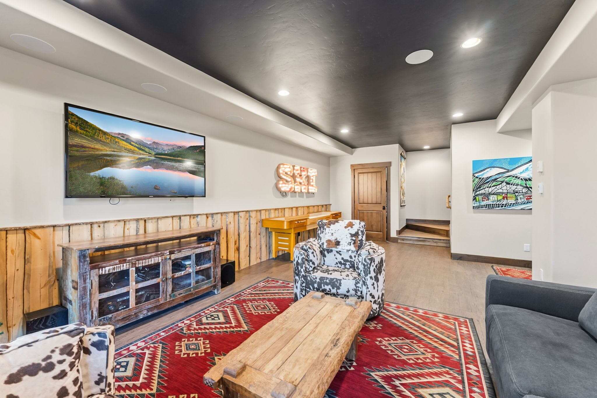 Fernseher, Kamin, Arbeitsbereiche