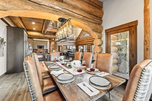 Dining - 4BR Breckenridge Retreat with Fire Pit (Breckenridge)