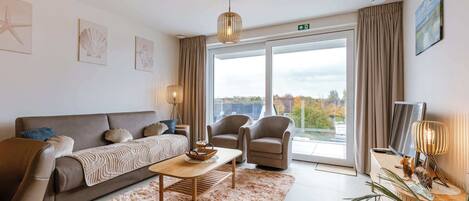 Una televisión, una oficina