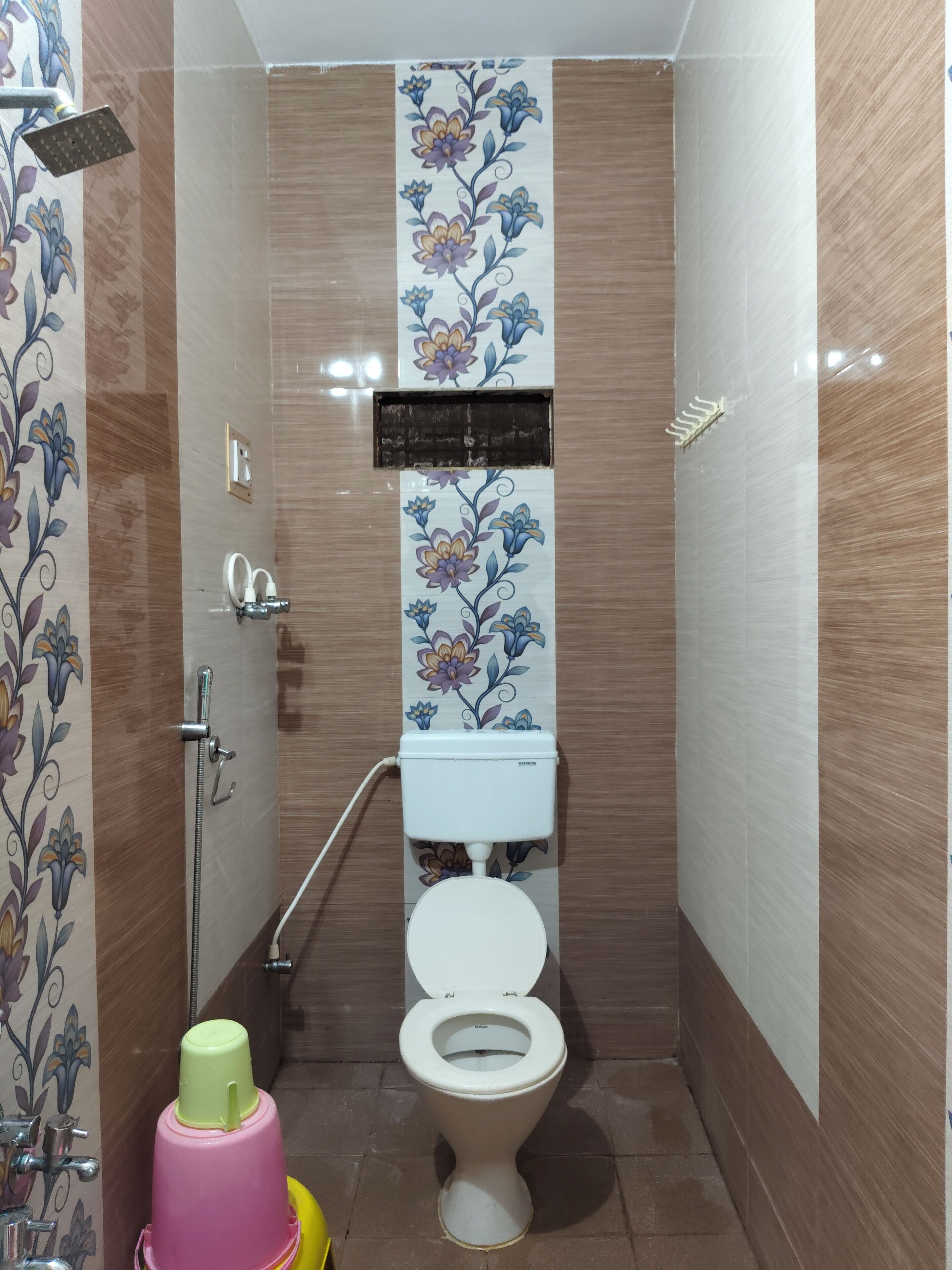 Dusche, Handtücher, Seife, Toilettenpapier