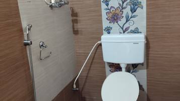 Dusche, HandtĂŒcher, Seife, Toilettenpapier