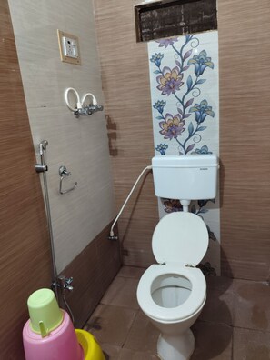 Dusche, Handtücher, Seife, Toilettenpapier