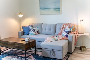 TV, offices - Sojourn | Bayside | 1 Bedroom (Norfolk)