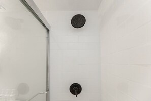 Shower, hair dryer, towels - Sojourn | Bayside | 1 Bedroom (Norfolk)