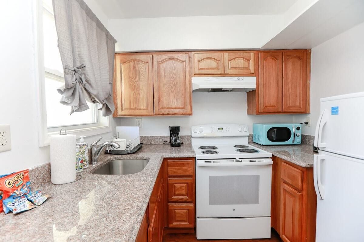 Fridge, microwave, stovetop, coffee/tea maker