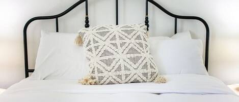 2 bedrooms, desk, iron/ironing board, WiFi