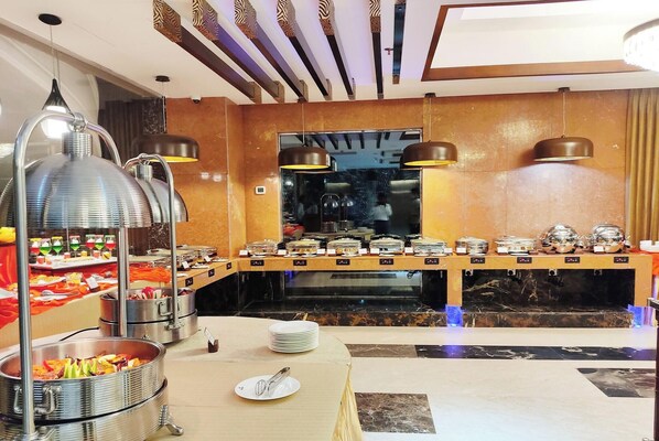Free daily buffet breakfast  - Grand Palace Sylhet (Sylhet)