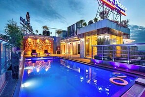 حمّام سباحة خارجي