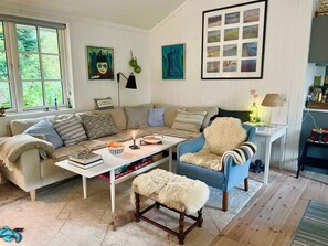 Unclassified image, 3 of 8, button