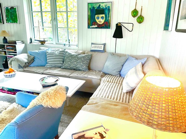 Unclassified image, 1 of 8, button