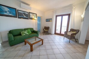 TV - Gabbiana - three-room apartment on the sea (Portoferraio)