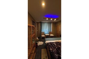 基础双人房或双床房, 山景 | 起居区